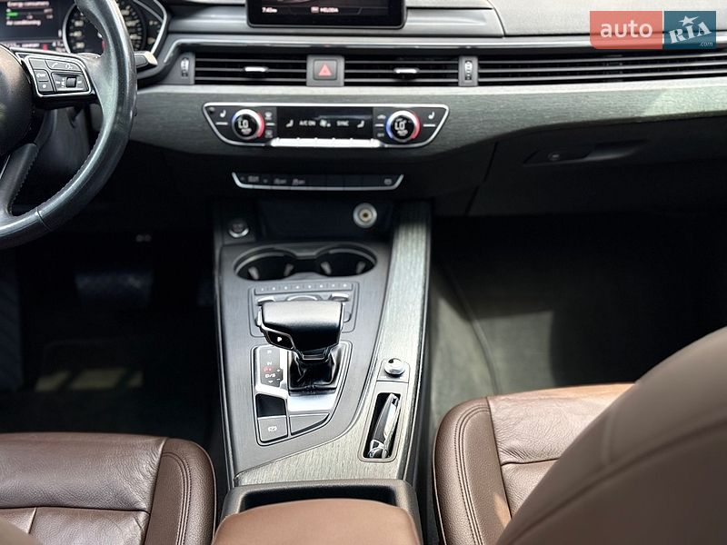 Седан Audi A4 2018 в Львові