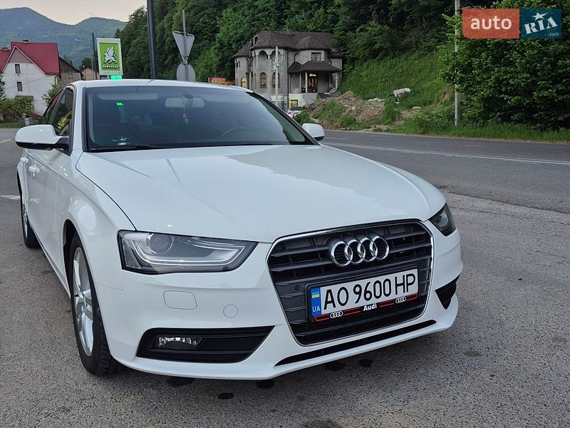 Седан Audi A4 2013 в Рахові