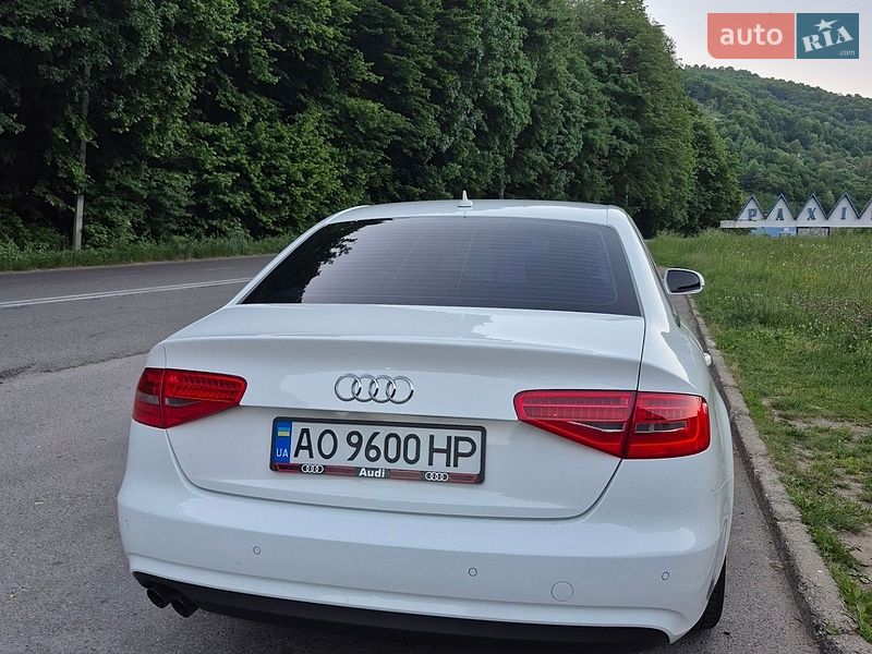 Седан Audi A4 2013 в Рахові