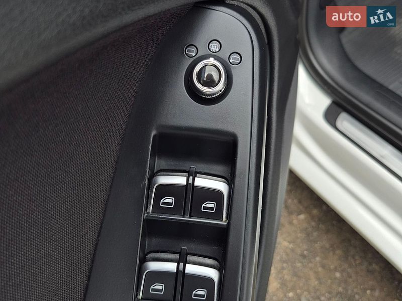 Седан Audi A4 2013 в Рахові