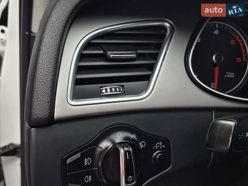 Седан Audi A4 2013 в Рахові
