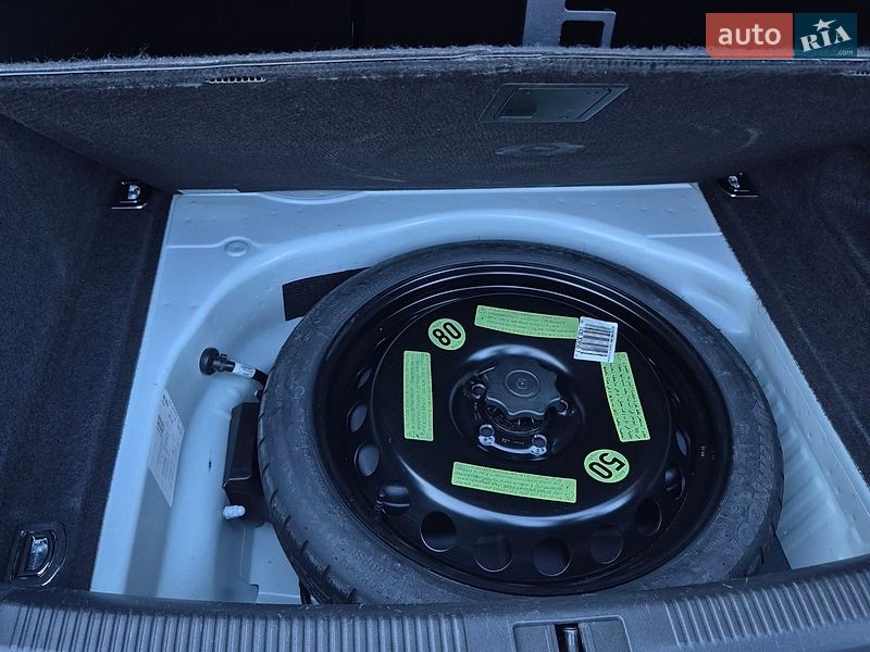 Седан Audi A4 2013 в Рахові