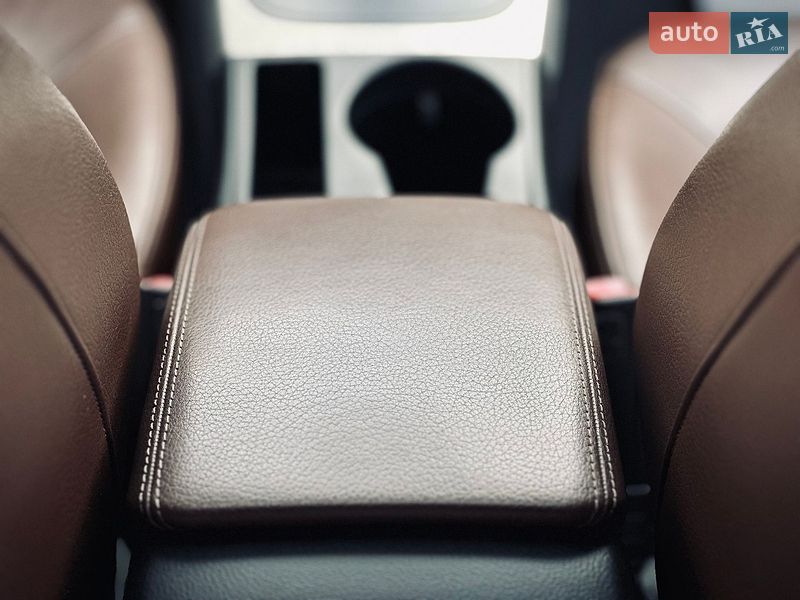Седан Audi A4 2014 в Кременчуге