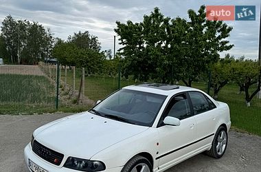Седан Audi A4 1996 в Немішаєве