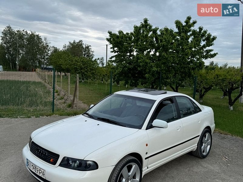 Седан Audi A4 1996 в Немішаєве