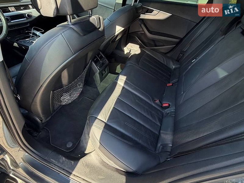 Седан Audi A4 2017 в Львове