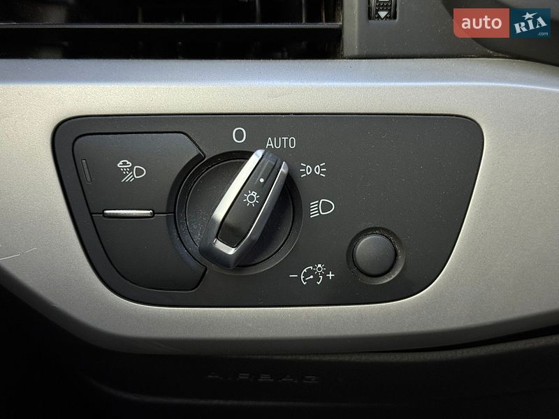 Седан Audi A4 2019 в Киеве