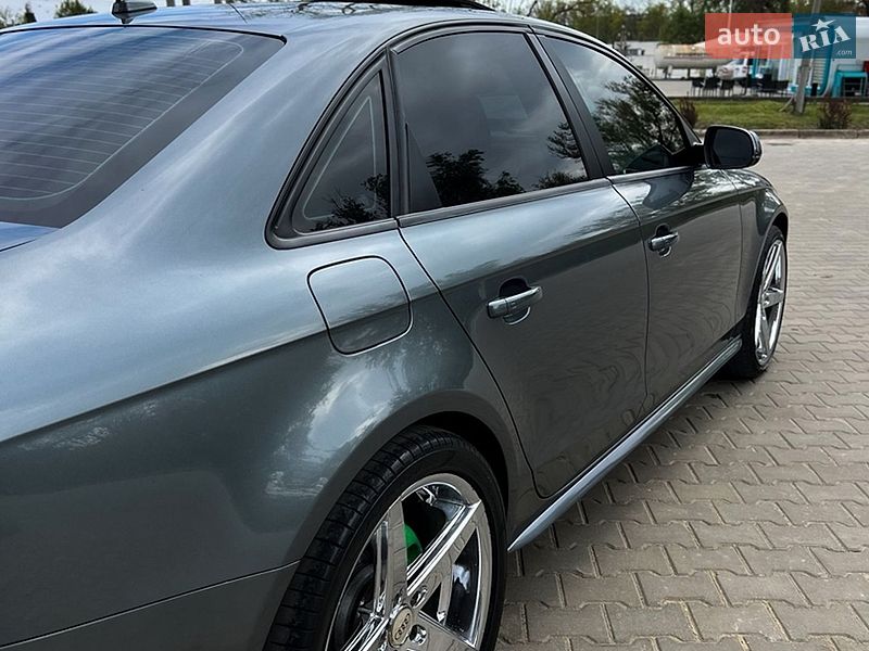 Седан Audi A4 2012 в Чернівцях