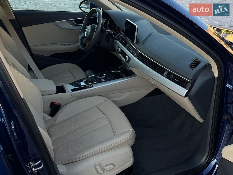Седан Audi A4 2018 в Кременчуці
