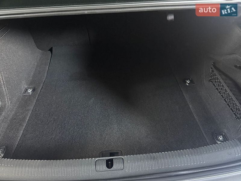 Седан Audi A4 2017 в Львове