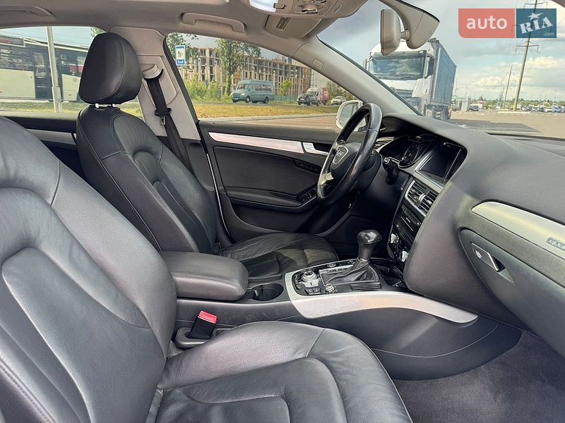 Седан Audi A4 2013 в Луцке