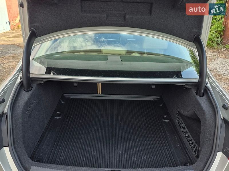 Седан Audi A4 2013 в Киеве
