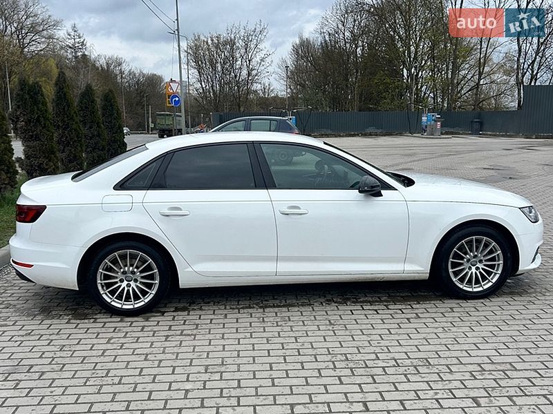 Седан Audi A4 2017 в Львові