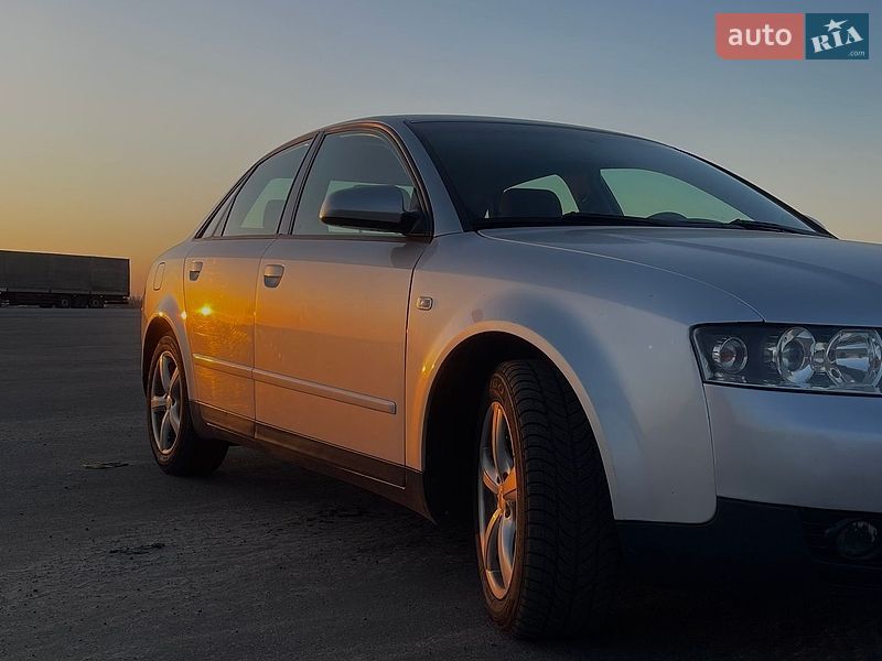 Седан Audi A4 2002 в Краснограді