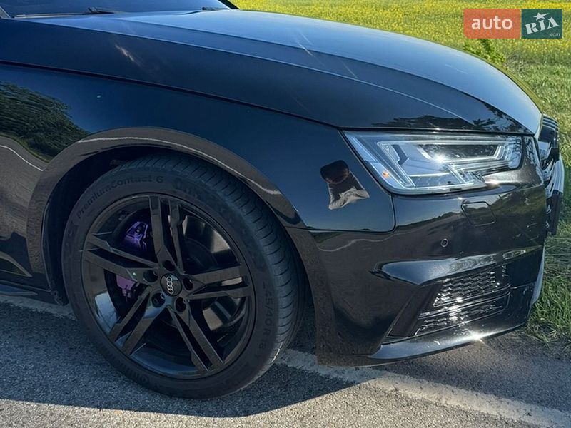 Седан Audi A4 2018 в Львові