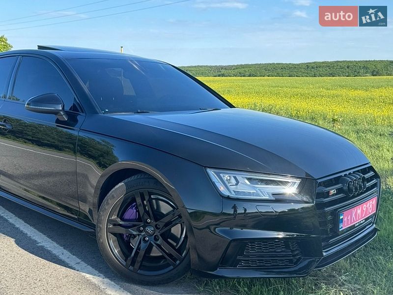 Седан Audi A4 2018 в Львові