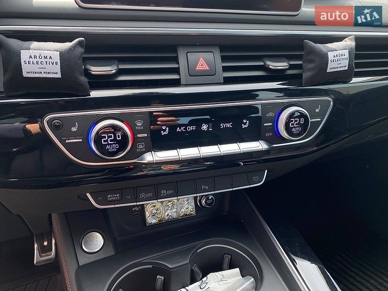 Седан Audi A4 2019 в Львове