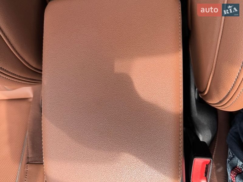 Седан Audi A4 2022 в Львові