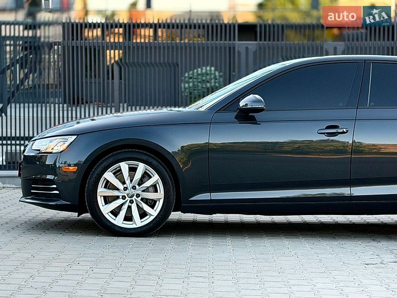 Седан Audi A4 2017 в Львове