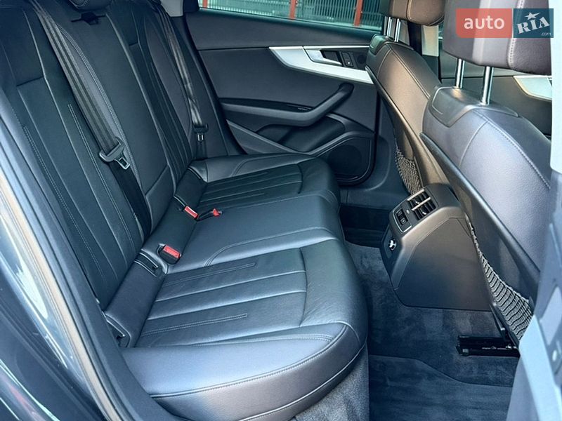Седан Audi A4 2017 в Львове