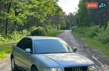 Седан Audi A4 1999 в Киверцах