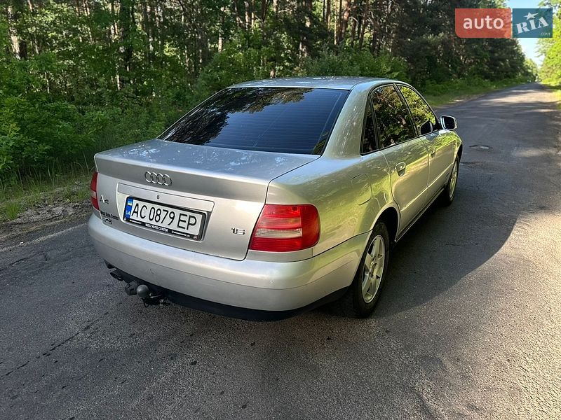 Седан Audi A4 1999 в Киверцах