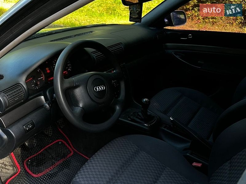 Седан Audi A4 1999 в Киверцах