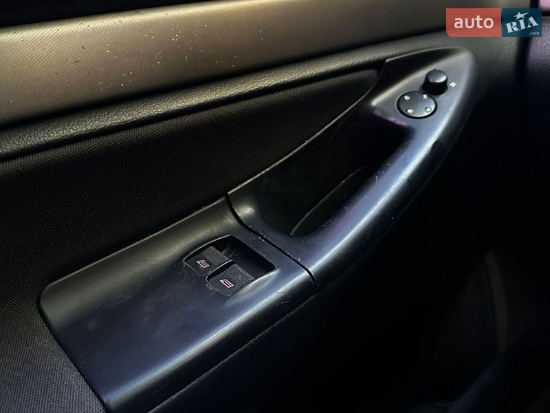 Седан Audi A4 1999 в Киверцах