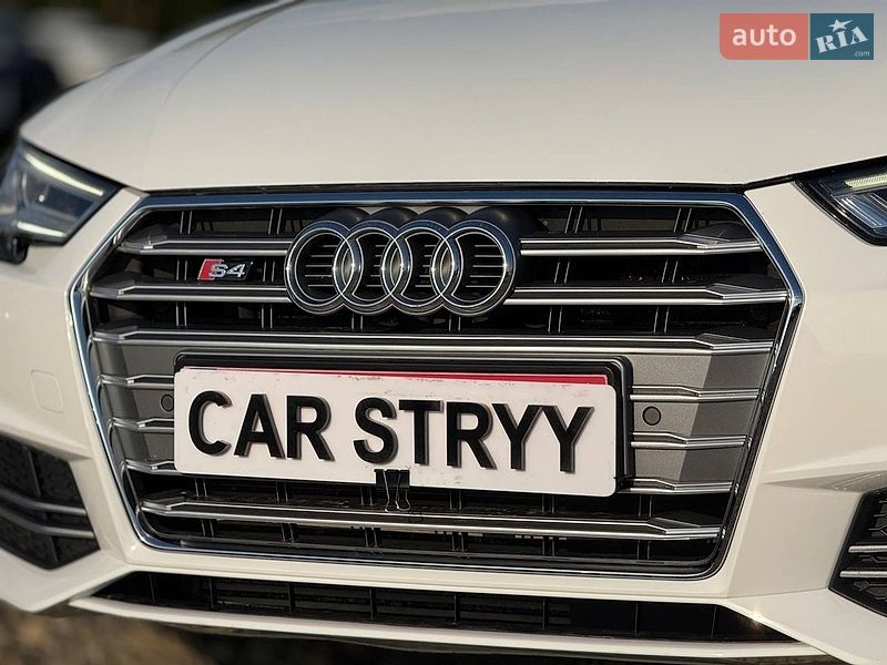 Седан Audi A4 2015 в Стрые