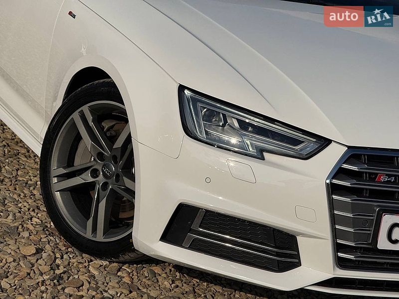 Седан Audi A4 2015 в Стрые