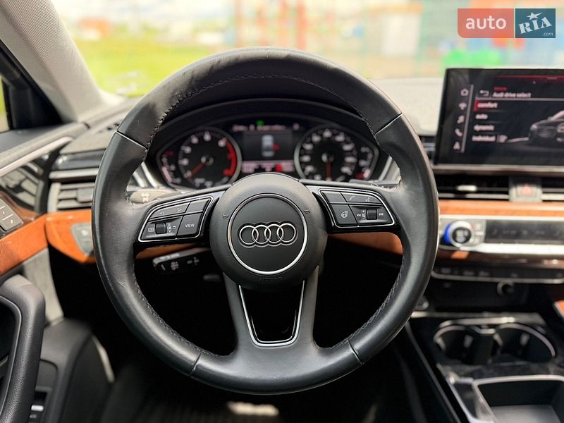 Седан Audi A4 2022 в Києві