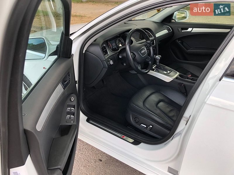 Седан Audi A4 2015 в Ровно