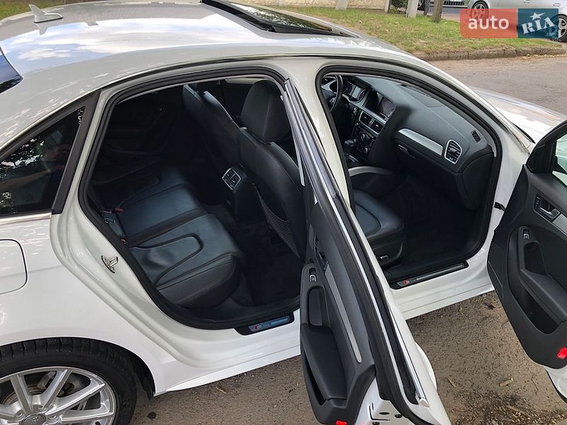 Седан Audi A4 2015 в Ровно