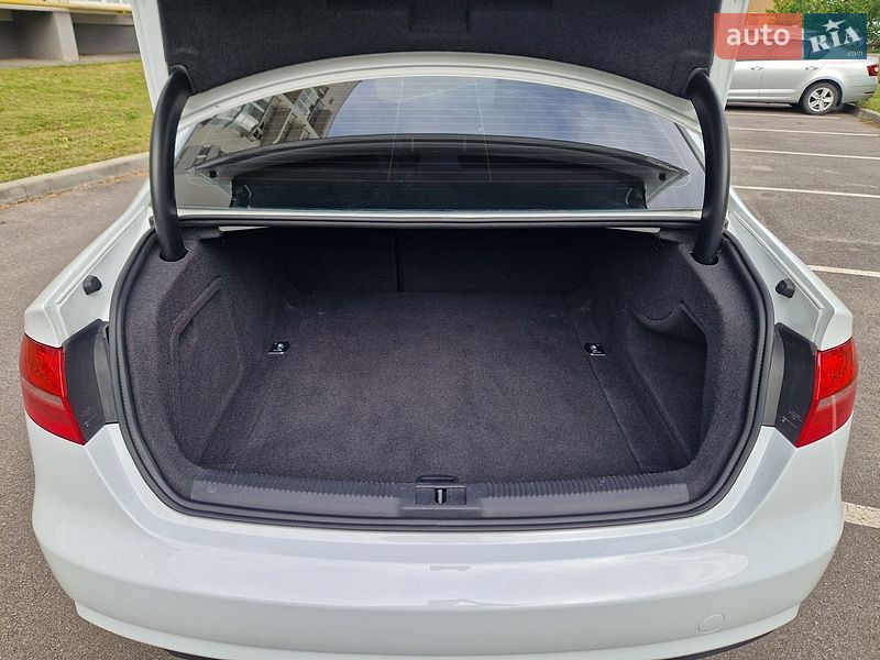 Седан Audi A4 2014 в Виннице