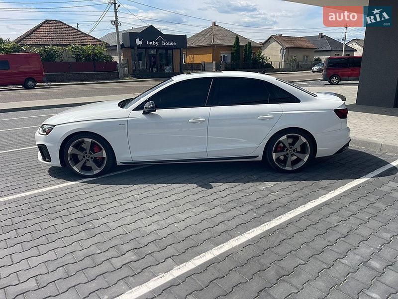 Седан Audi A4 2023 в Виноградове