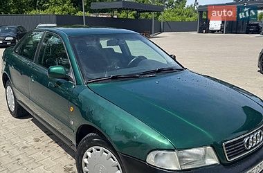Седан Audi A4 1997 в Чернівцях
