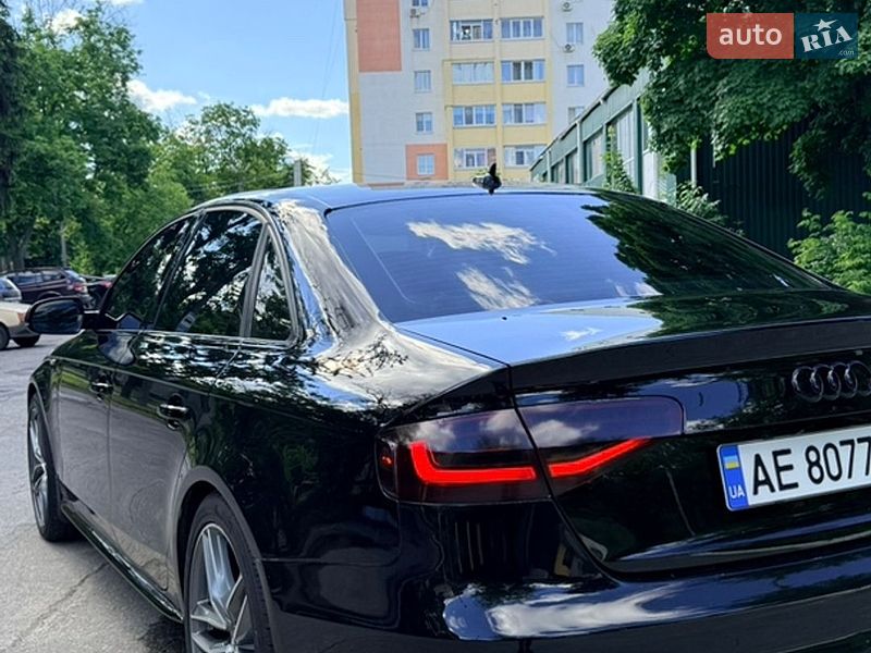 Седан Audi A4 2014 в Харкові
