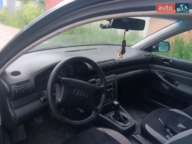 Седан Audi A4 1997 в Бродах