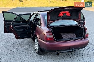 Седан Audi A4 1998 в Черновцах