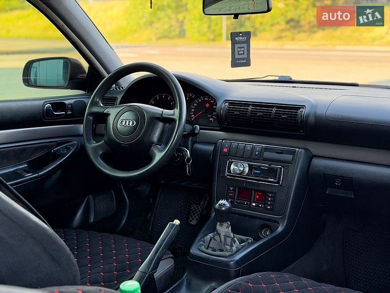 Седан Audi A4 1998 в Черновцах