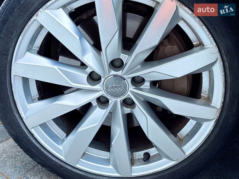 Седан Audi A4 2015 в Львове