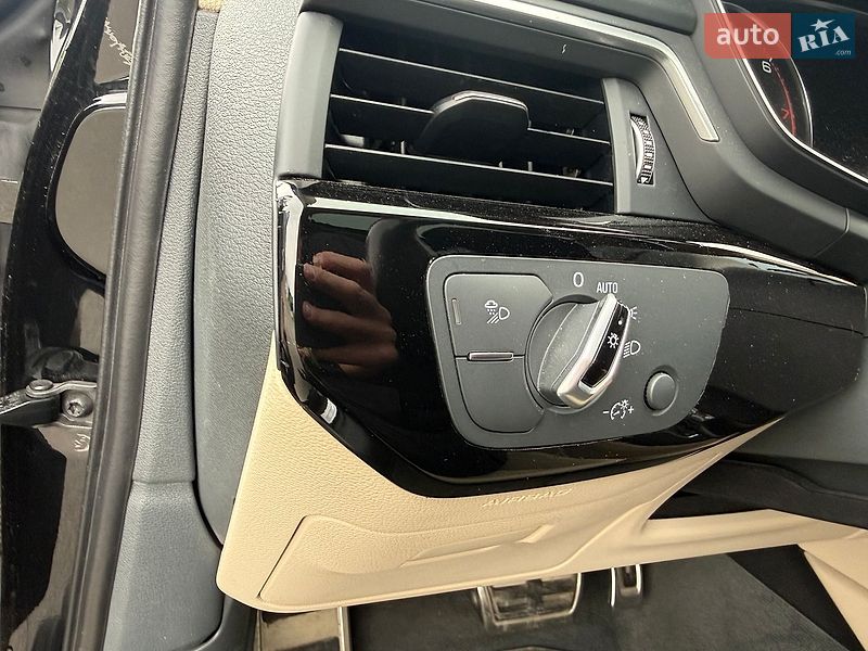 Седан Audi A4 2017 в Киеве