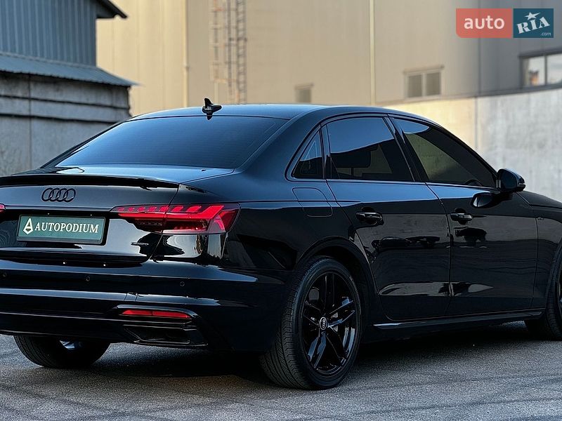 Седан Audi A4 2022 в Киеве