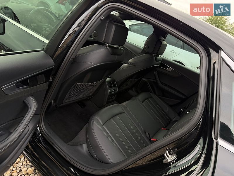 Седан Audi A4 2022 в Стрые