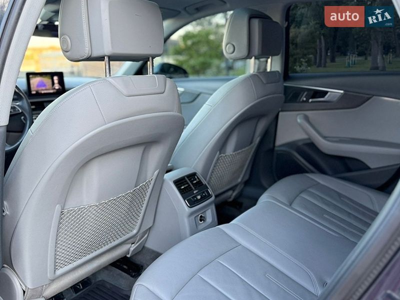 Седан Audi A4 2018 в Киеве