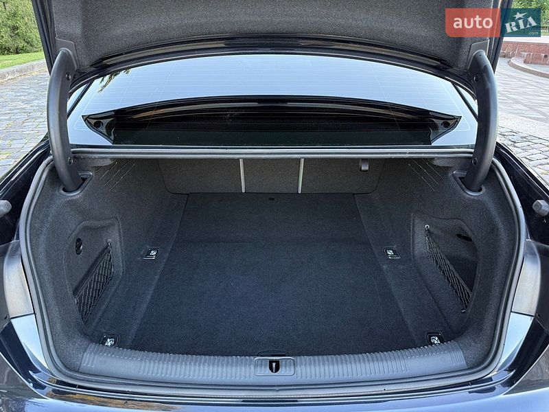 Седан Audi A4 2018 в Киеве