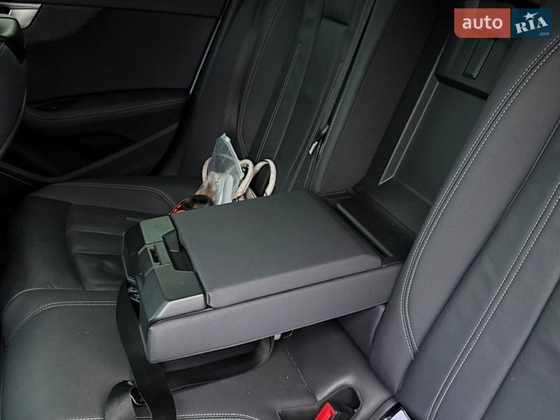 Седан Audi A4 2023 в Хмельницком
