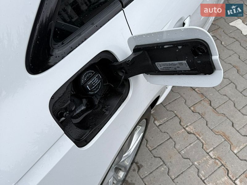 Седан Audi A4 2023 в Хмельницком