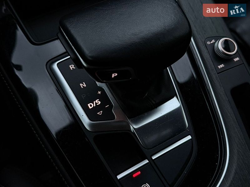 Седан Audi A4 2023 в Хмельницком