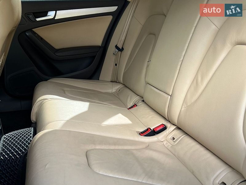 Седан Audi A4 2012 в Києві